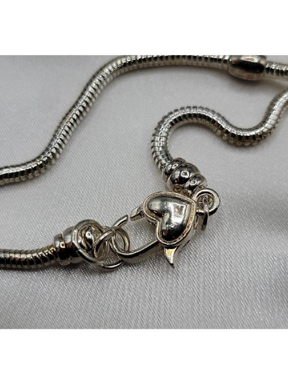 Friedmans Jewelers Breast Cancer Slide Necklace Silver Tone Charm Bead 18" Chain - Picture 12 of 15